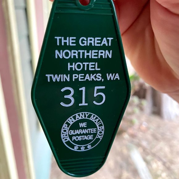 Green with white printed "Twin Peaks" Inspired "GREAT NORTHERN hotel keychain - Picture 1 of 2